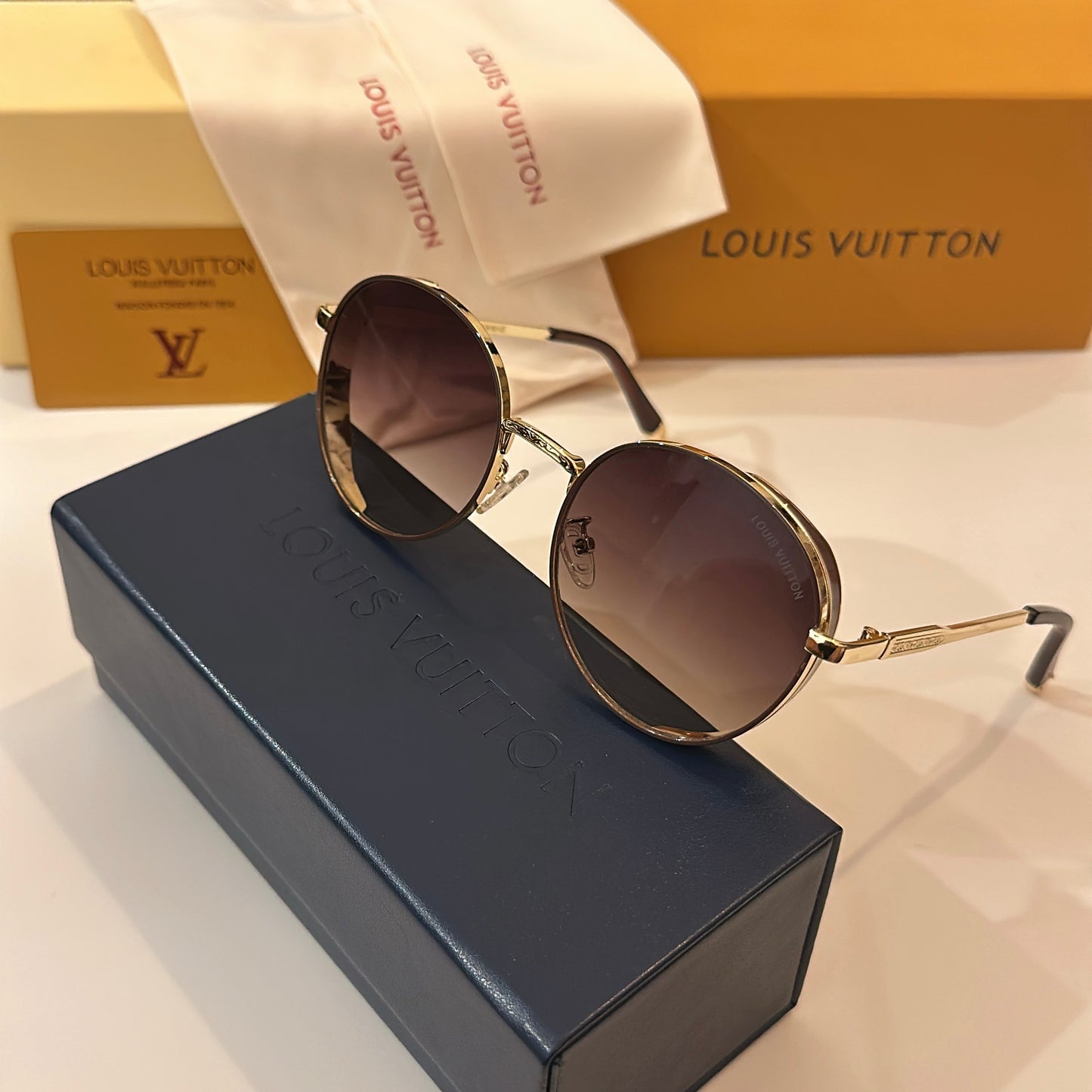 LOUIS VUITTON LV2020