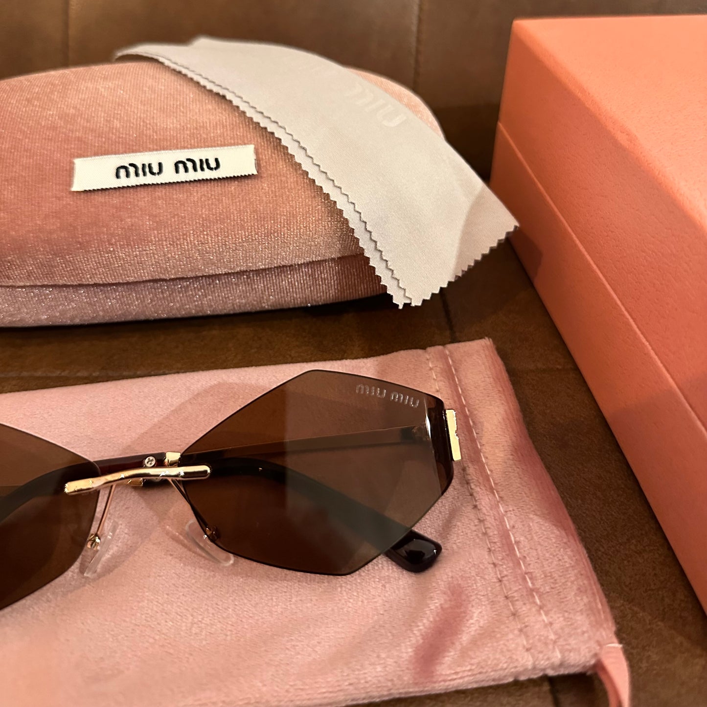 MIU MIU MU HEXA