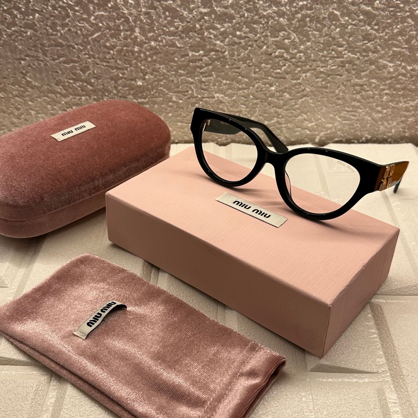 MIU MIU MU 01VV