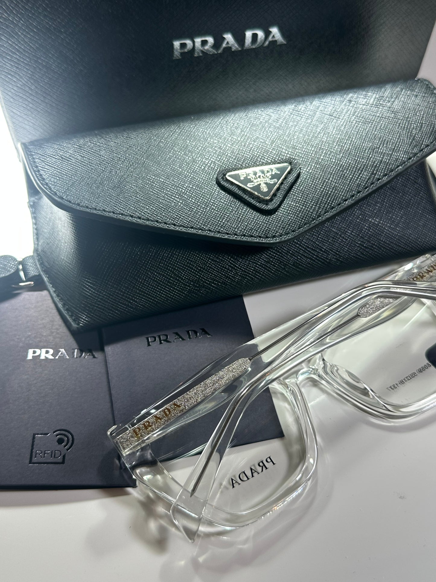 PRADA PR09