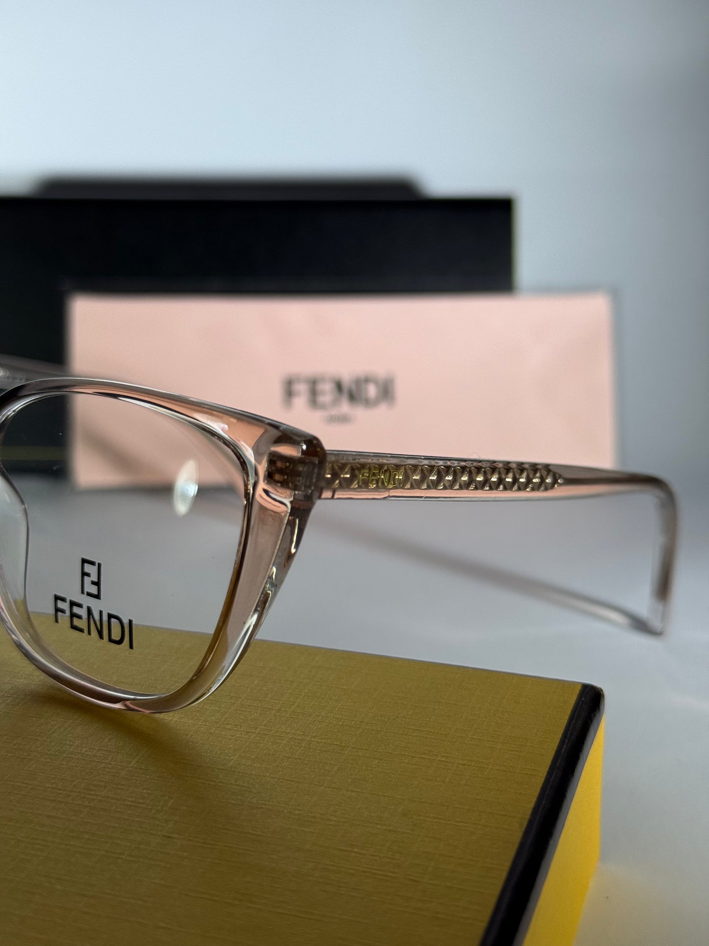 FENDI CAT EYE / NUDE BEIGE