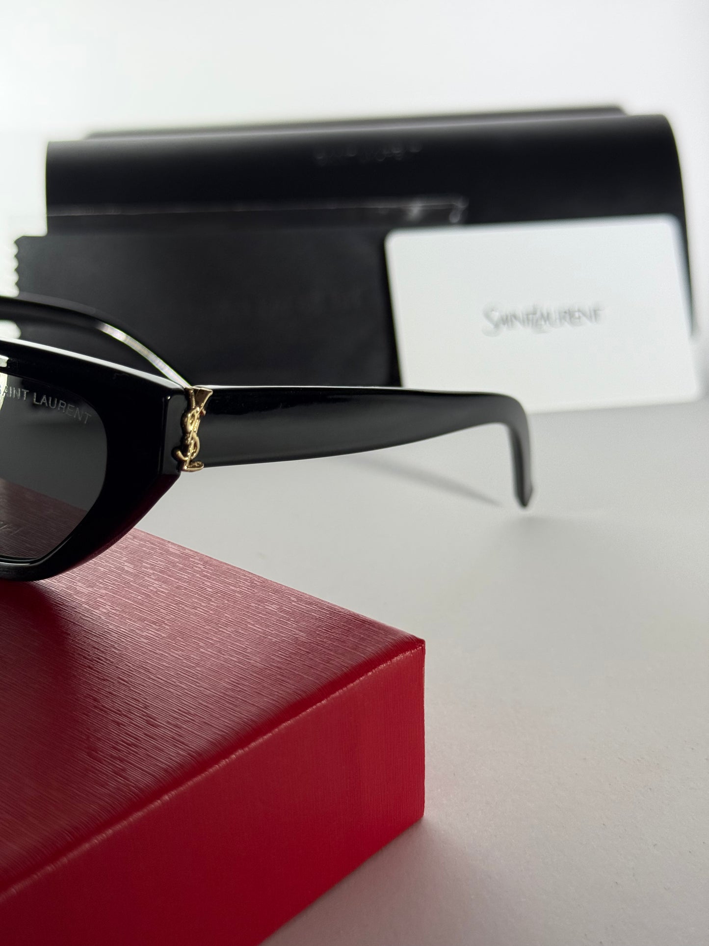 YVES SAINT LAURENT M126