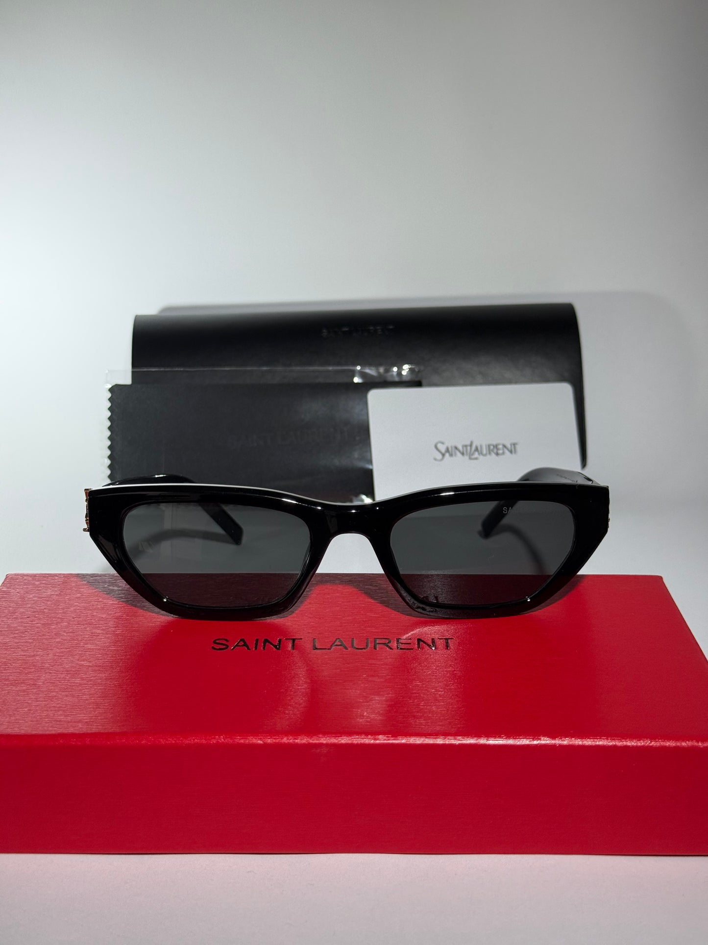 YVES SAINT LAURENT M126