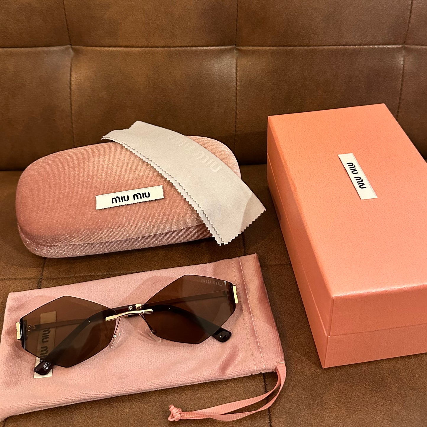 MIU MIU MU HEXA